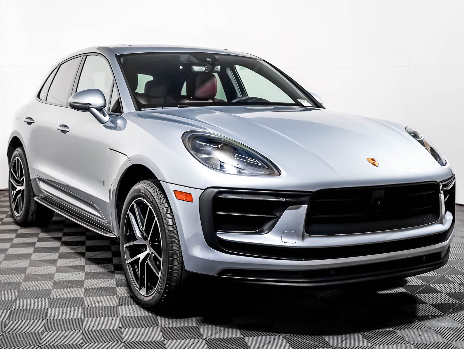 Certified 2023 Porsche Macan AWD/4WD image 8