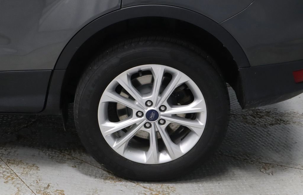 Certified 2017 Ford Escape SE w/ Equipment Group 201A FWD image 15