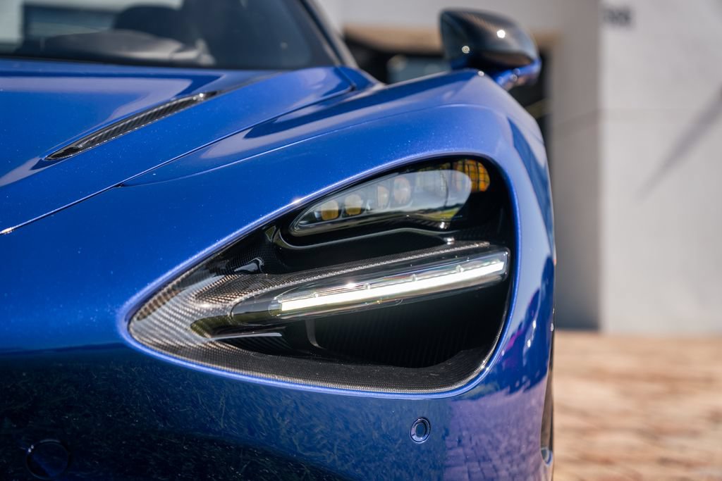 Used 2024 McLaren 750S Spider RWD image 10
