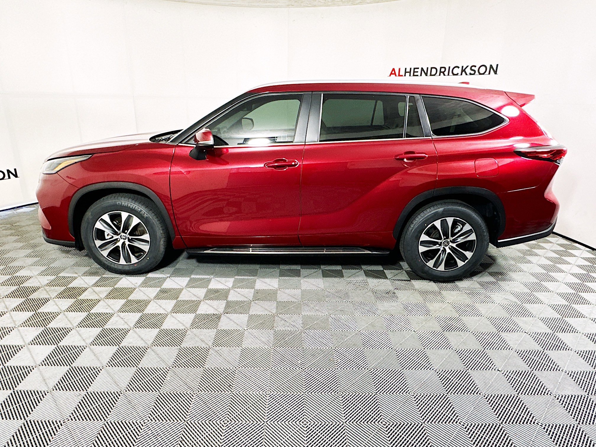 Used 2023 Toyota Highlander XLE image 6