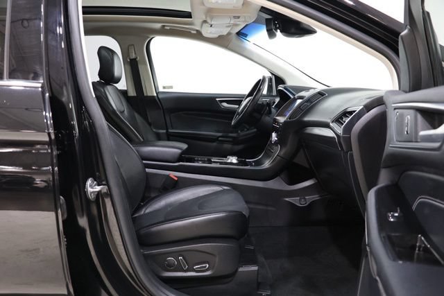 Used 2019 Ford Edge Titanium w/ Equipment Group 301A AWD/4WD image 37