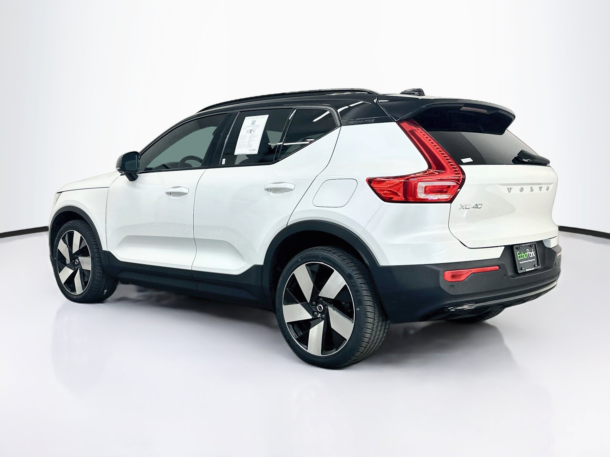 Used 2023 Volvo XC40 Recharge Ultimate AWD/4WD image 5
