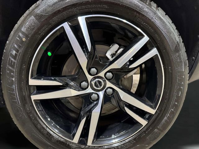 Used 2025 Volvo XC40 B5 Core AWD/4WD image 35