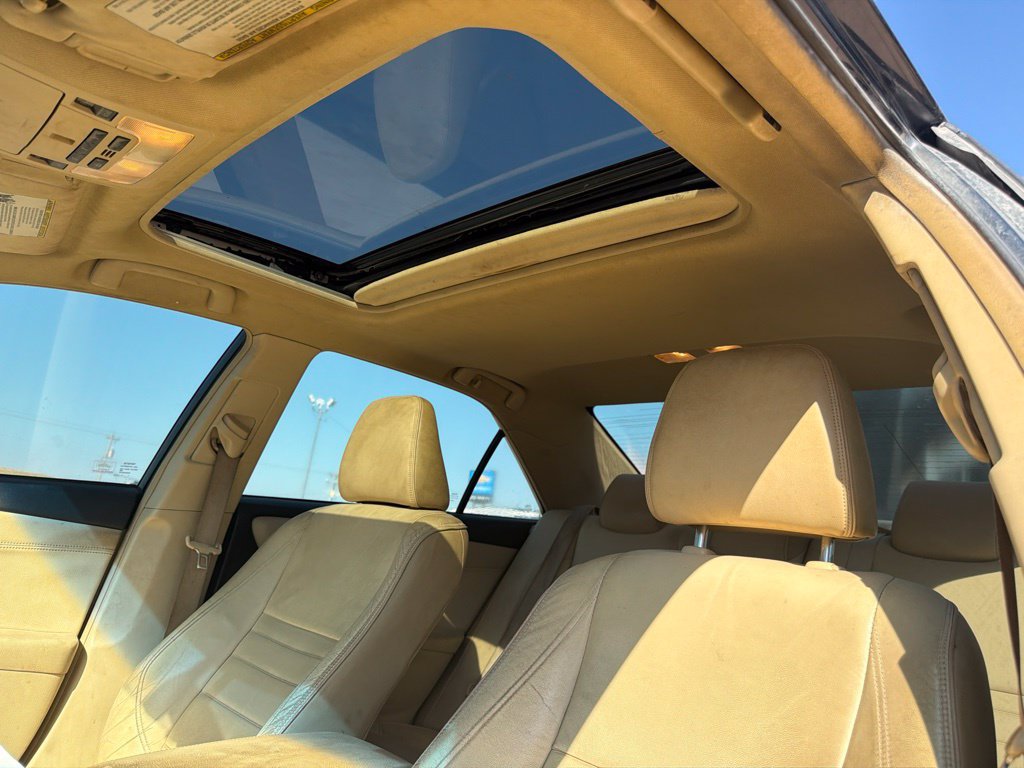 Used 2015 Toyota Camry XLE w/ Moonroof Package FWD image 9
