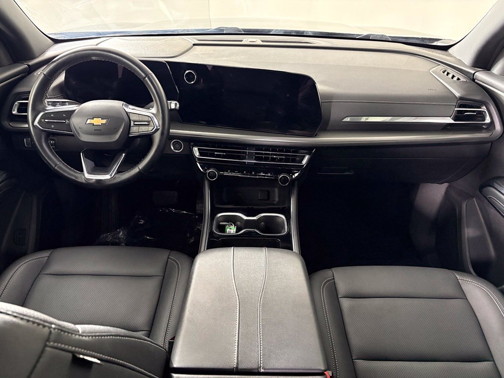 Used 2025 Chevrolet Traverse LT FWD image 40