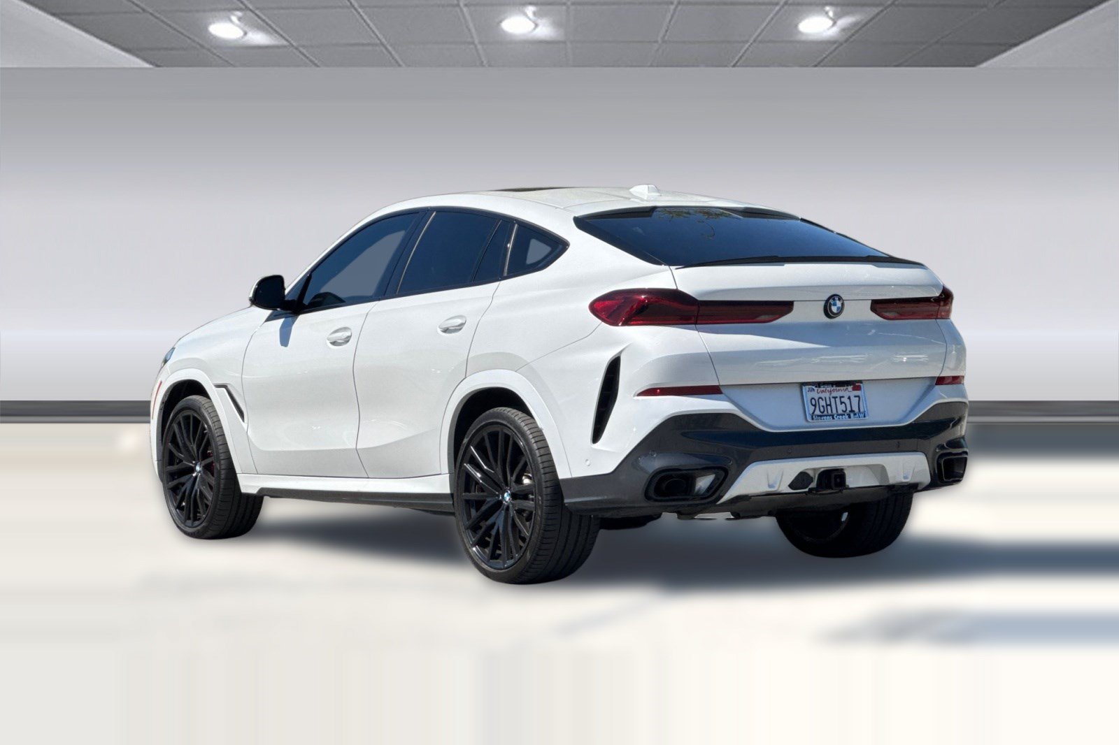 Used 2024 BMW X6 xDrive40i w/ Executive Package AWD/4WD image 3