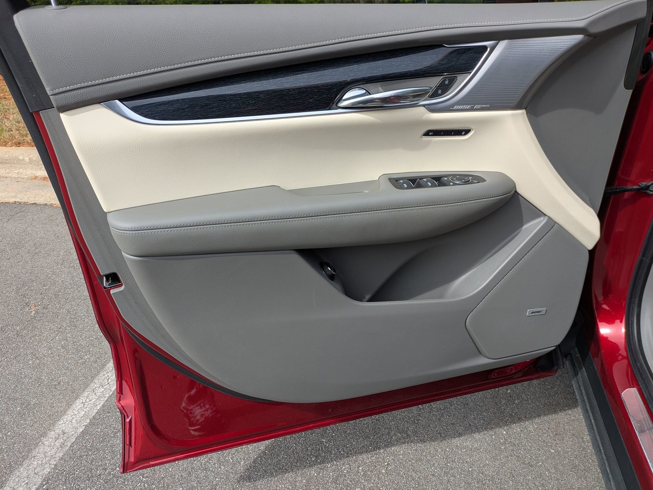 Used 2023 Cadillac XT6 Premium Luxury w/ Technology Package image 10