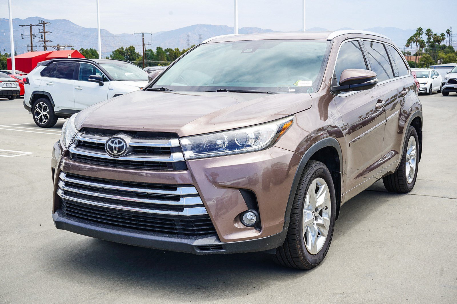 Certified 2017 Toyota Highlander Limited w/ Carpet Mat Package AWD/4WD image 3