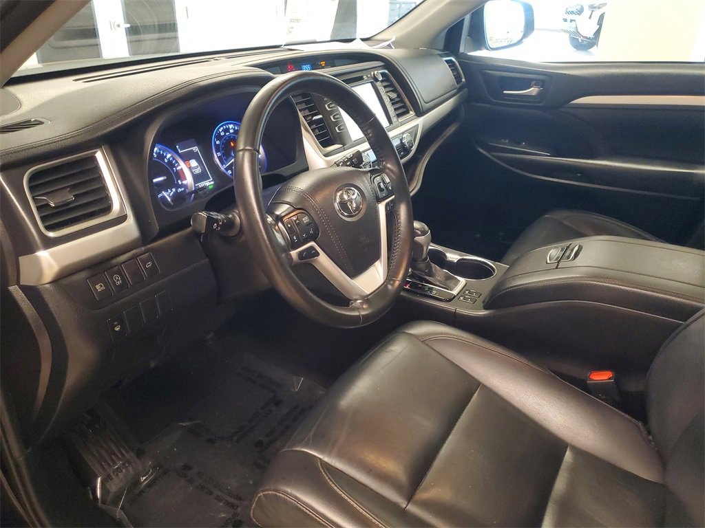 Used 2019 Toyota Highlander XLE image 17