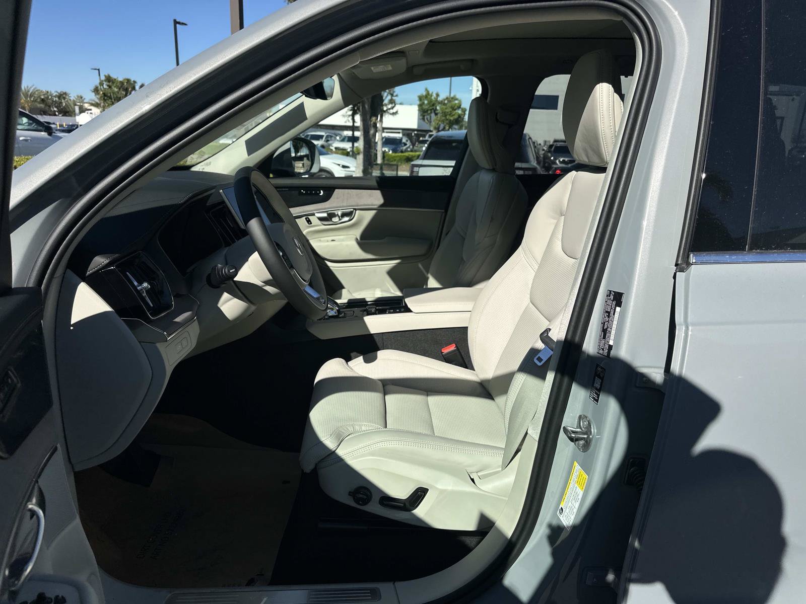 New 2026 Volvo XC90 T8 Ultra w/ Protection Package Premier AWD/4WD image 13