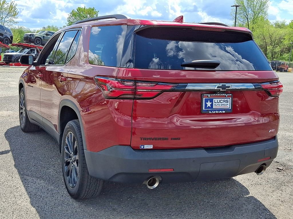 Used 2022 Chevrolet Traverse RS w/ LPO, Floor Liner Package AWD/4WD image 9