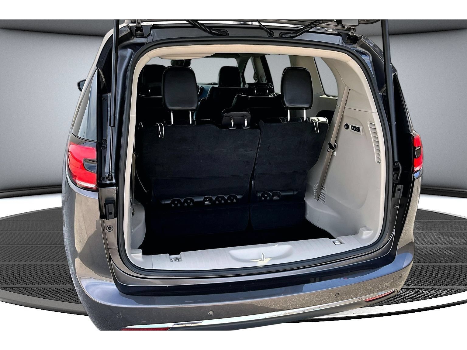 Used 2022 Chrysler Pacifica Limited FWD image 40
