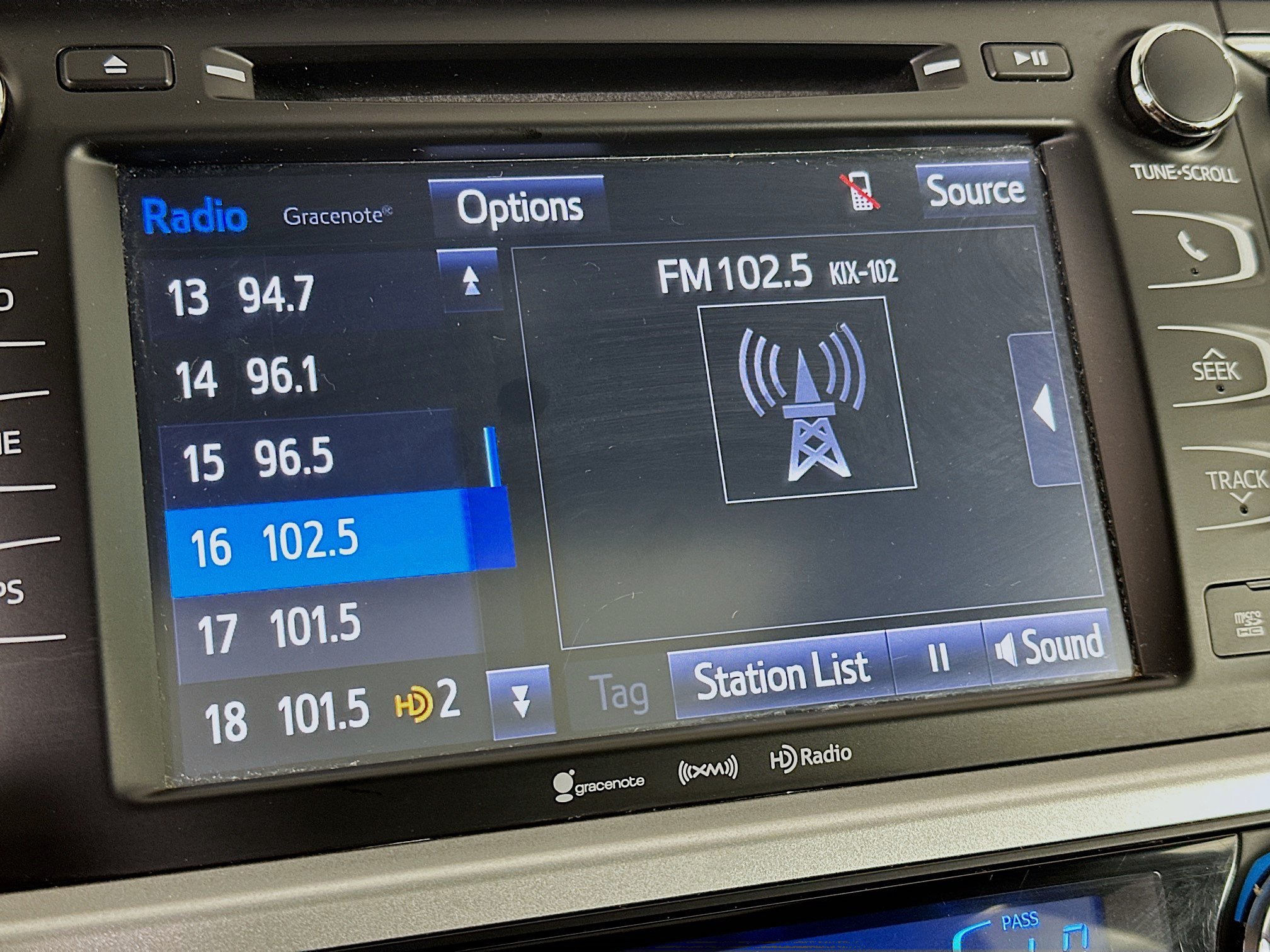 Used 2018 Toyota Highlander XLE FWD image 21