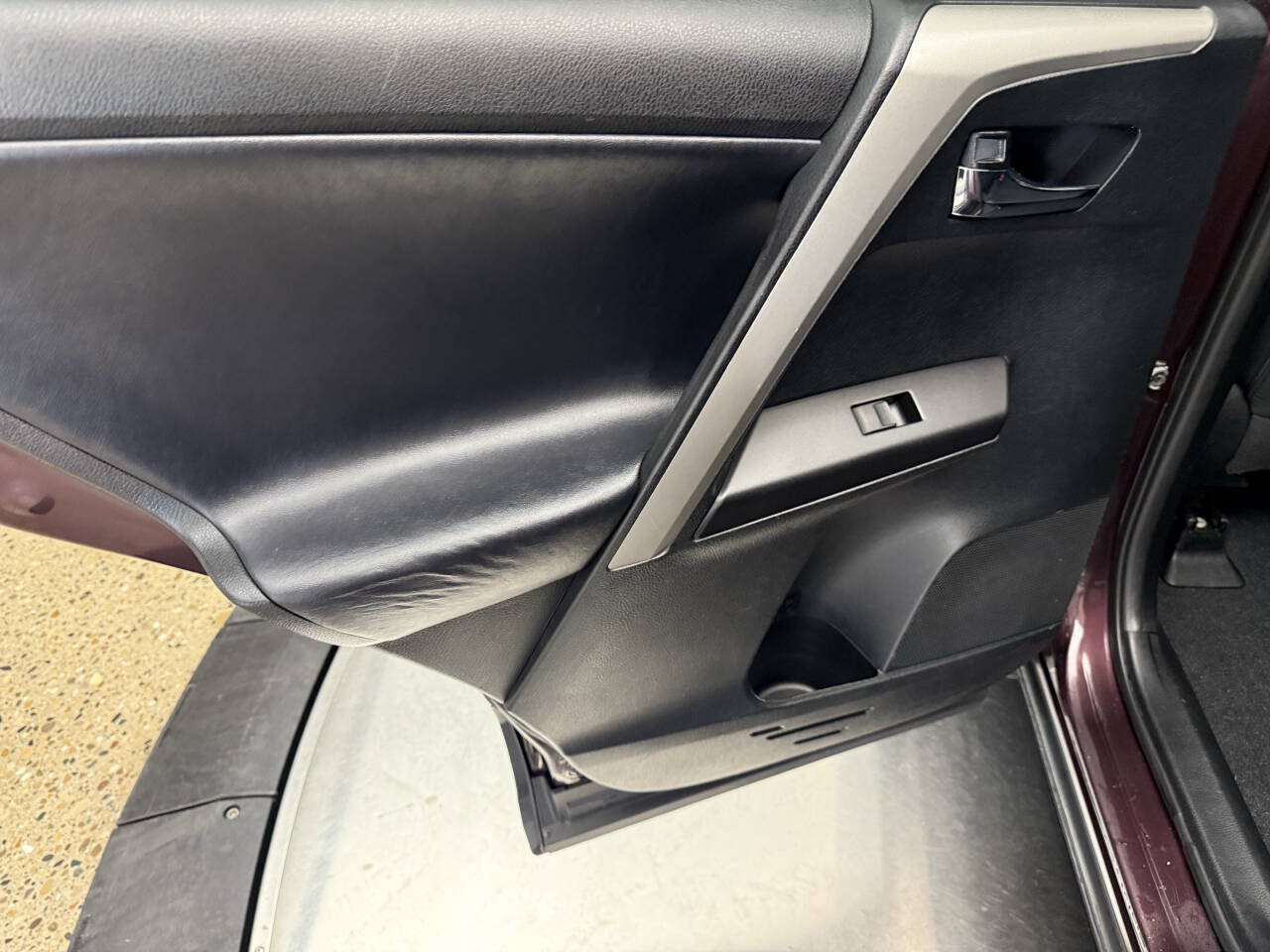 Used 2017 Toyota RAV4 XLE AWD/4WD image 22