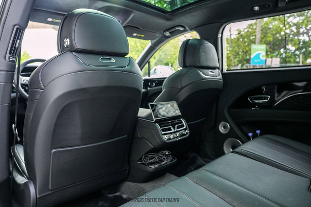 Used 2024 Bentley Bentayga Extended Wheelbase AWD/4WD image 56