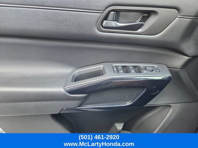 Used 2025 Nissan Pathfinder SV AWD/4WD image 33
