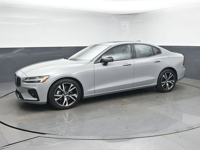 Used 2025 Volvo S60 B5 Plus image 4