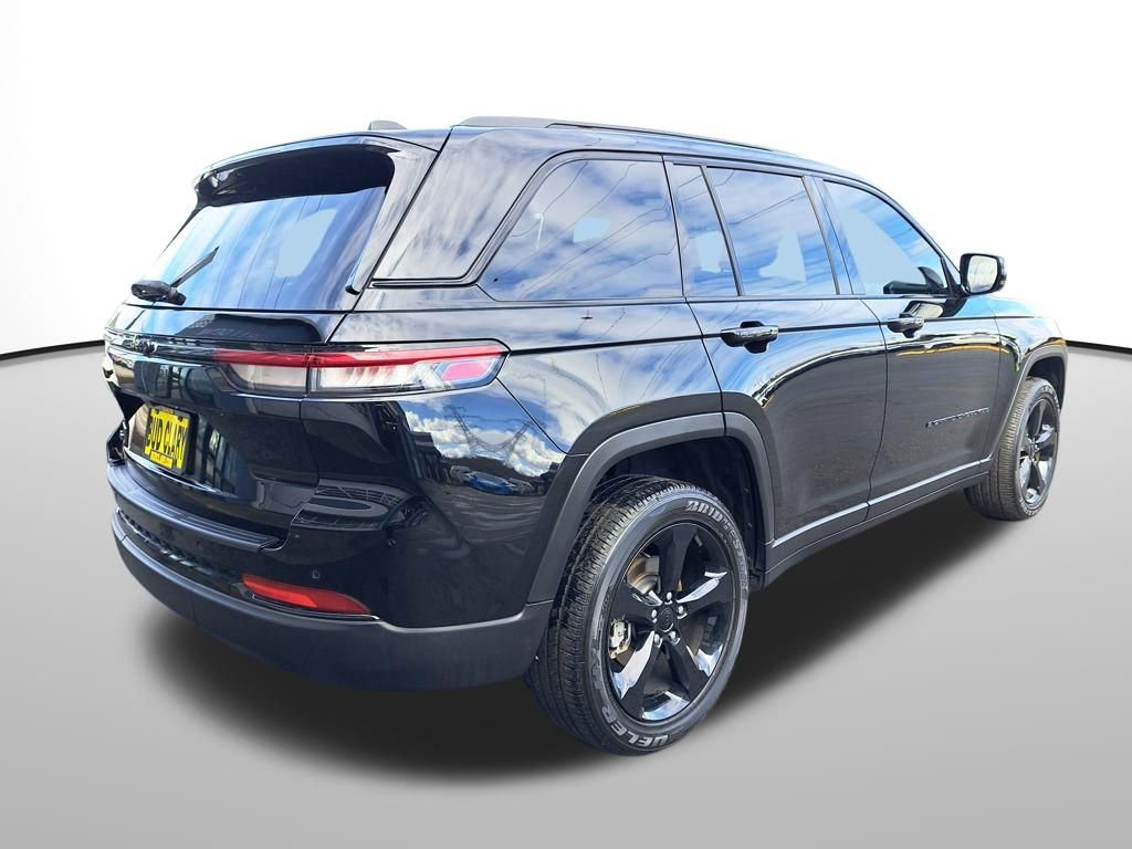 Used 2023 Jeep Grand Cherokee Altitude image 6