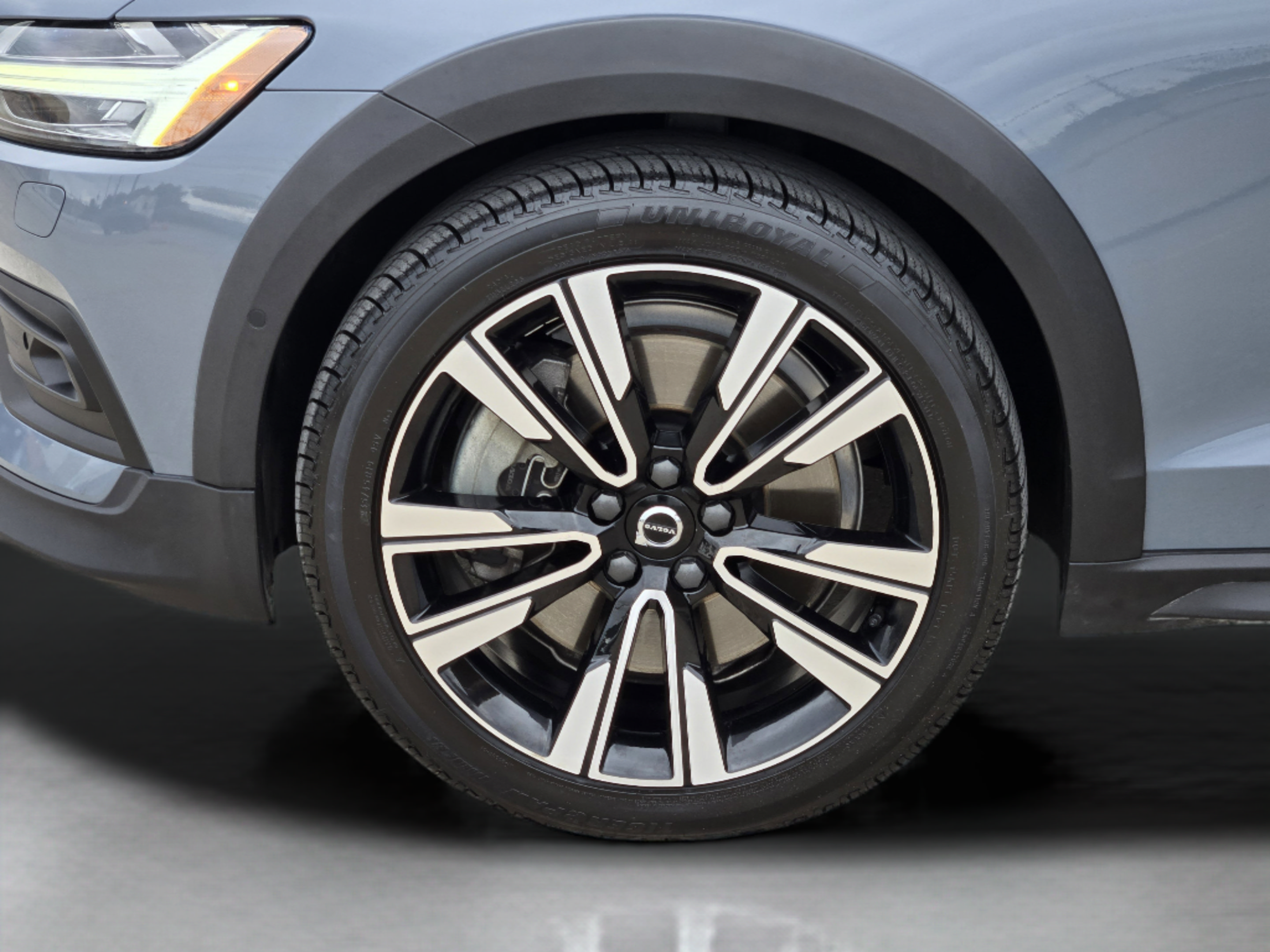 Used 2022 Volvo V60 T5 Cross Country w/ Advanced Package AWD/4WD image 36