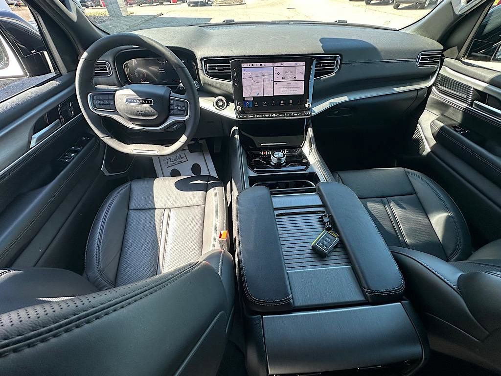 Used 2025 Jeep Wagoneer L Series II w/ 8-pass Seating Package image 20