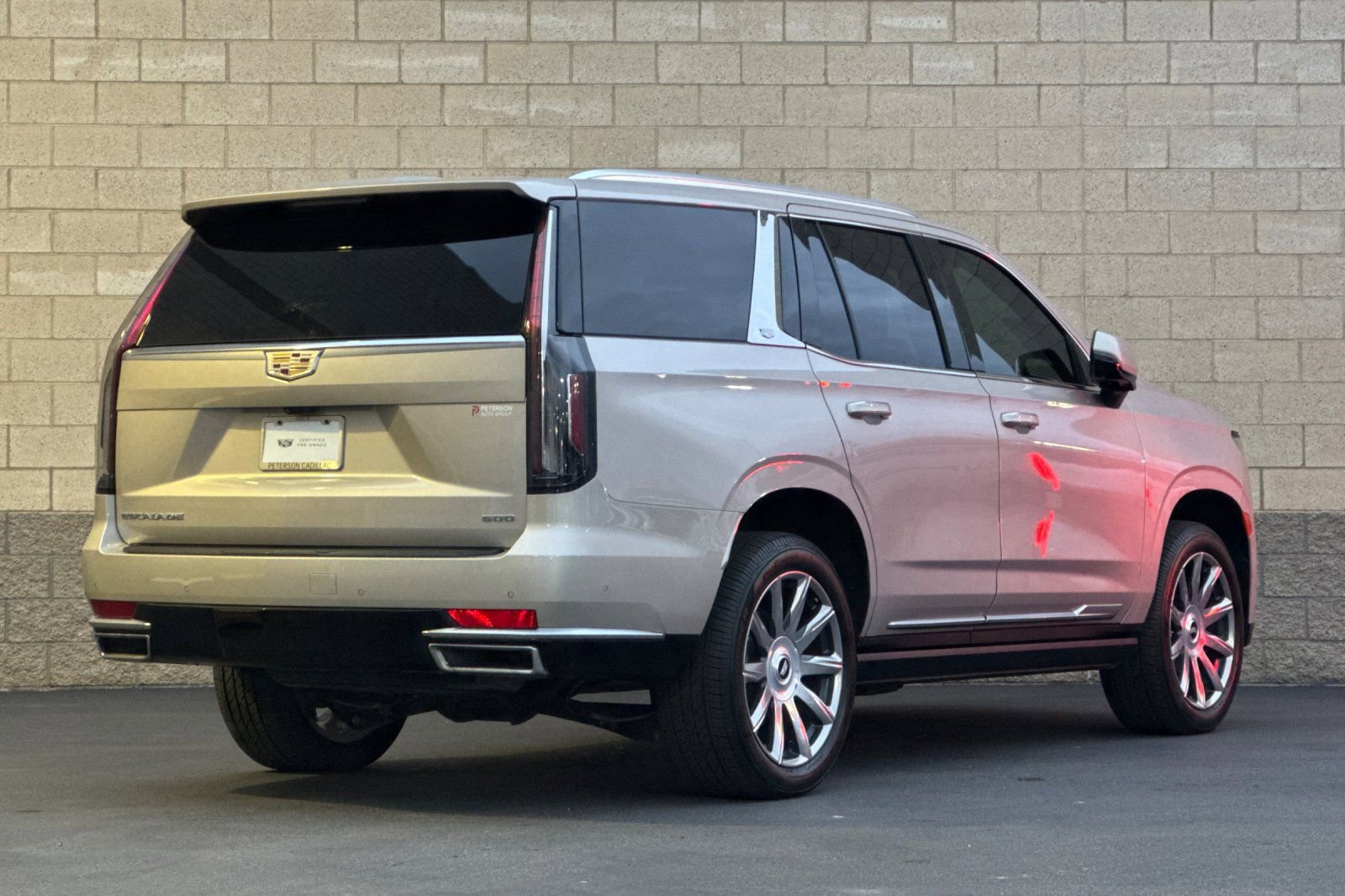 Certified 2024 Cadillac Escalade Premium Luxury Platinum w/ Heavy-Duty Trailer Package image 4