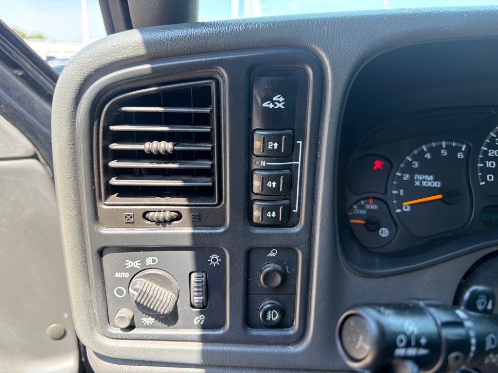 Used 2007 GMC Sierra 2500 SLE w/ Skid Plate Package AWD/4WD image 18