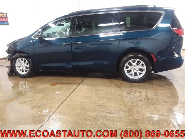 Used 2021 Chrysler Pacifica Touring-L image 2