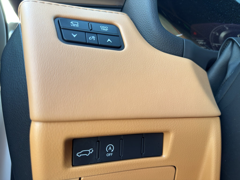 Used 2024 Lexus LX 600 4WD w/ Luxury Package image 25
