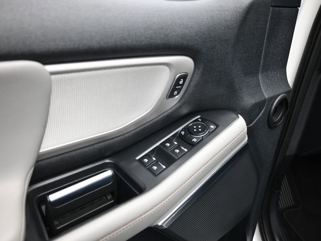 Used 2025 Ford Expedition Max Active image 11