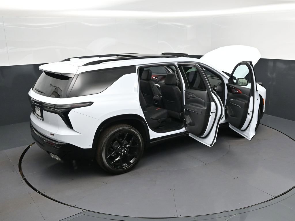 New 2026 Chevrolet Traverse RS w/ LPO, Floor Liner Package FWD image 49