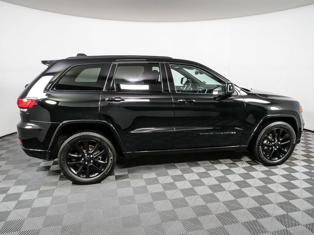 Used 2018 Jeep Grand Cherokee Altitude RWD image 2