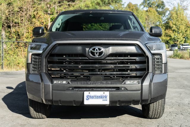 Used 2022 Toyota Tundra SR5 w/ SR5 Convenience Package image 6