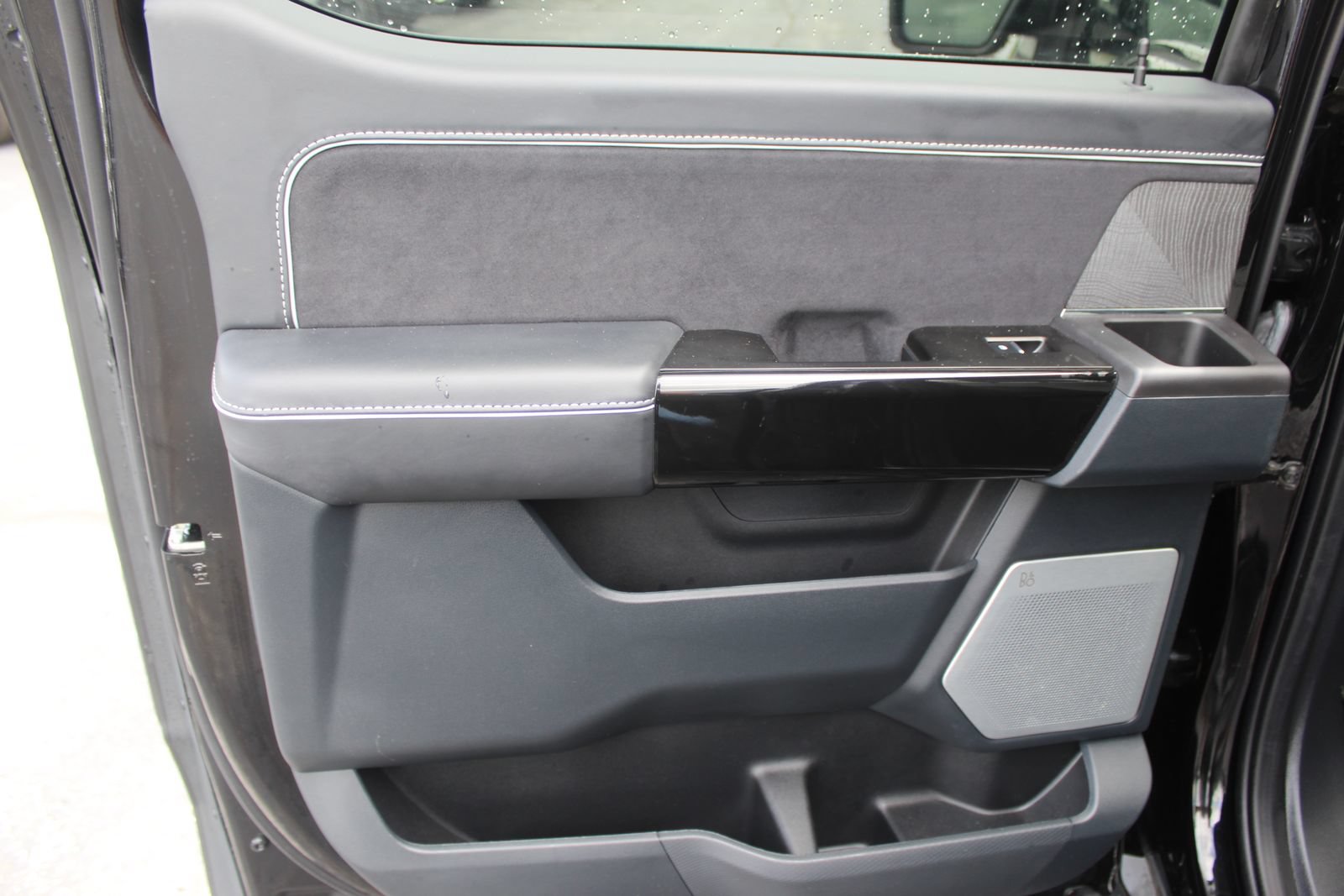 Used 2023 Ford F150 Lightning Platinum AWD/4WD image 24