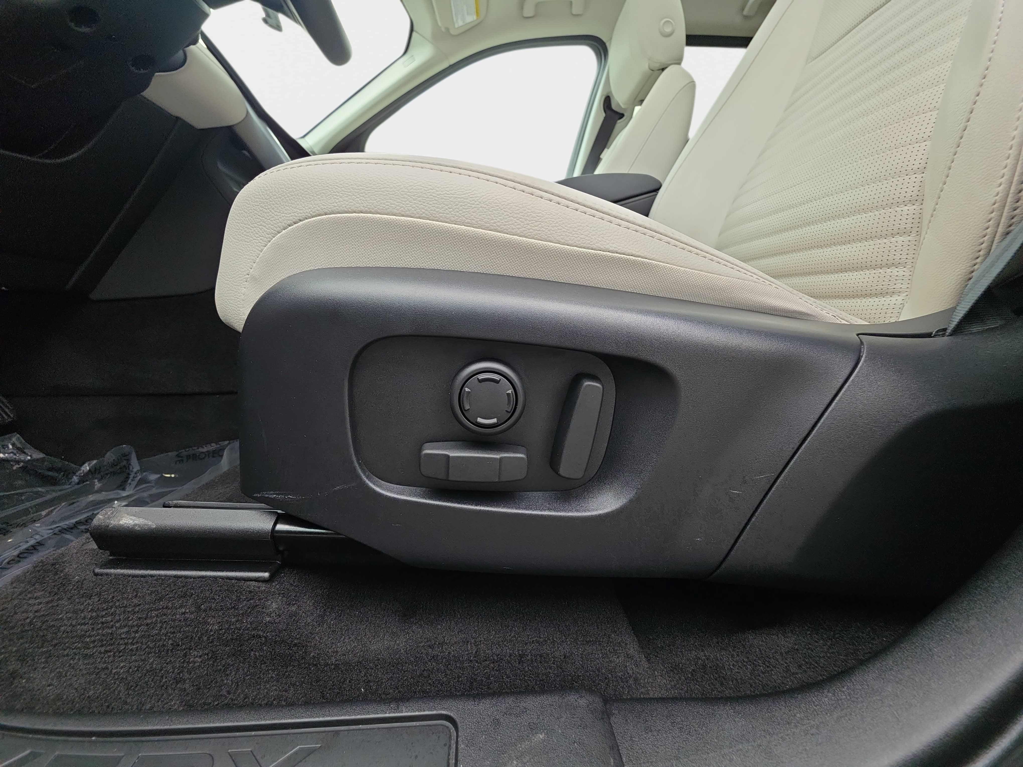 Used 2025 Land Rover Discovery Sport S AWD/4WD image 29