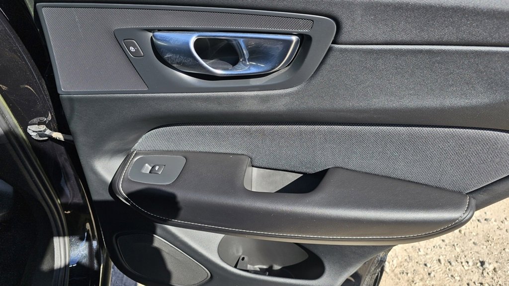 Certified 2022 Volvo XC60 B6 R-Design w/ Climate Package image 11