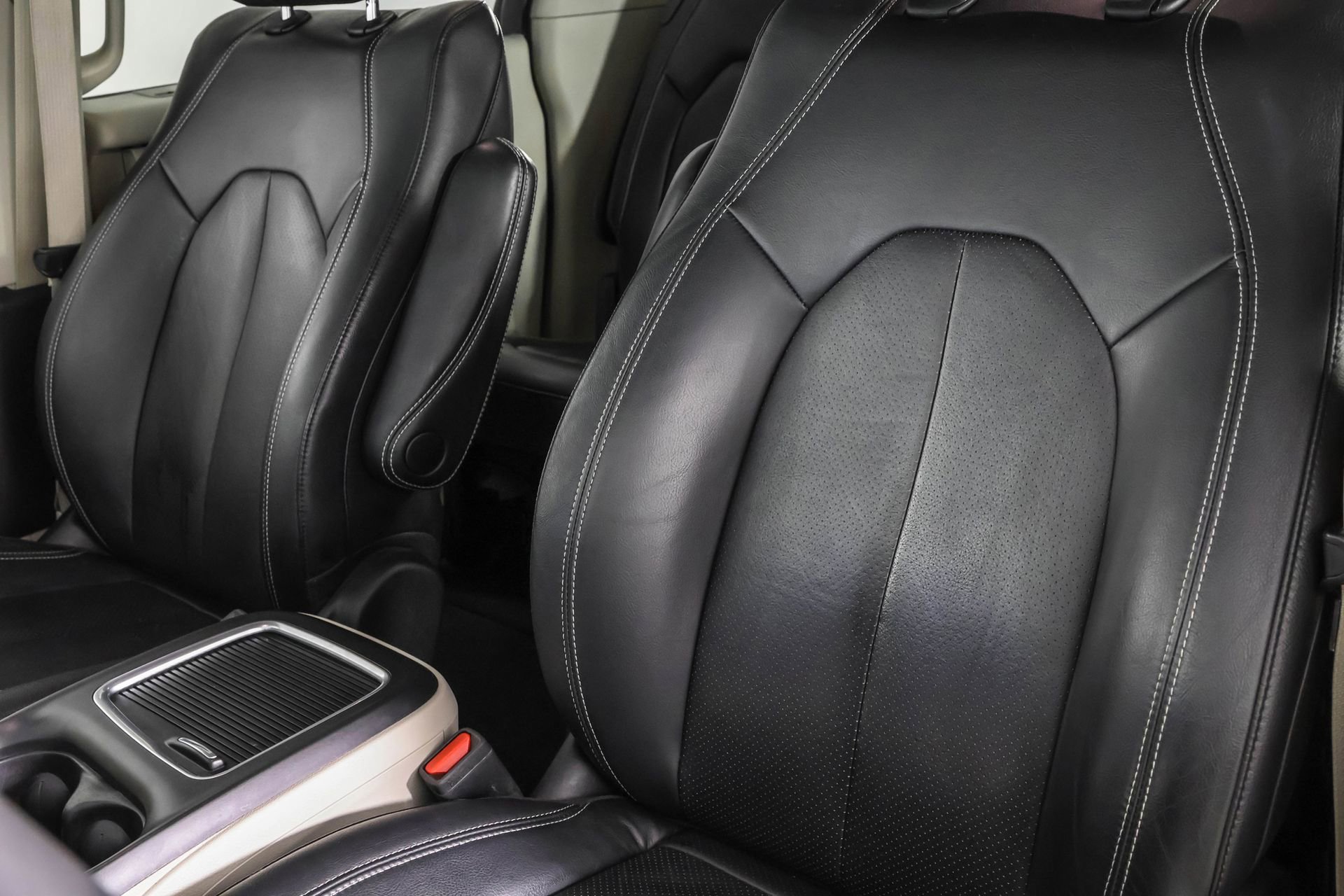 Used 2022 Chrysler Pacifica Touring-L image 22