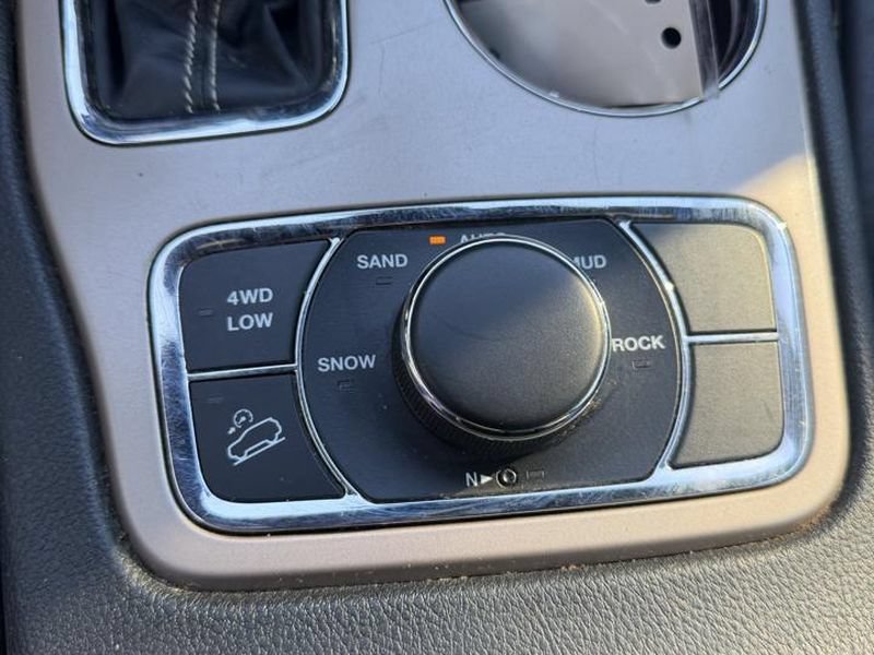 Used 2017 Jeep Grand Cherokee Limited AWD/4WD image 15