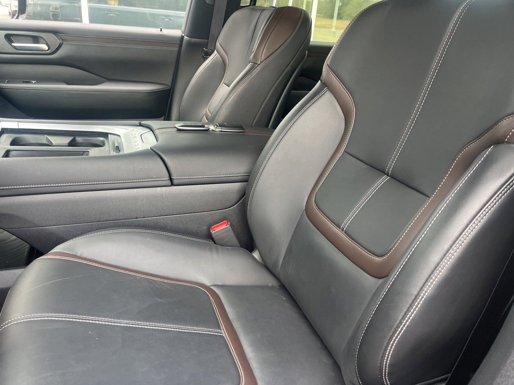 Used 2025 Nissan Armada SL image 8