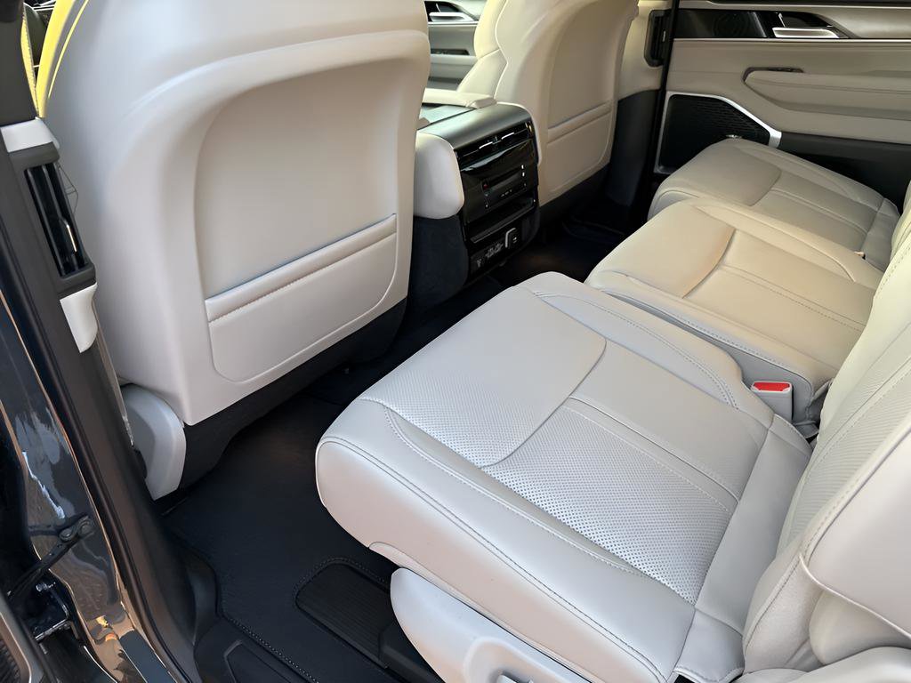 New 2025 Jeep Wagoneer 4WD w/ Convenience Group I image 20