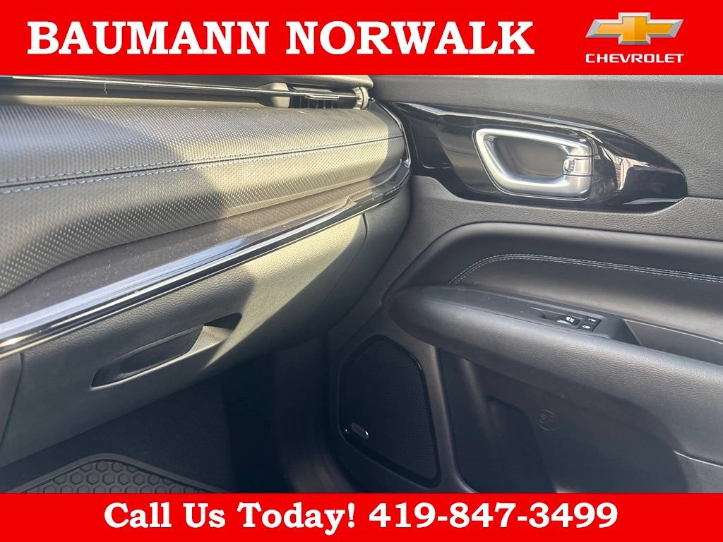 Used 2026 Jeep Compass Latitude w/ Sun and Sound Group AWD/4WD image 25