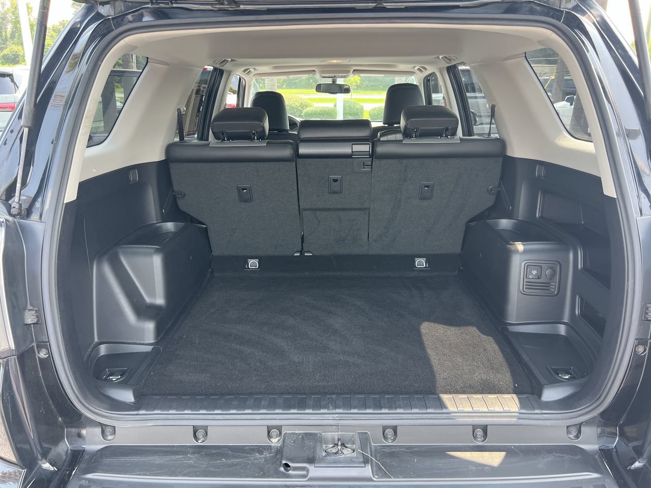 Used 2018 Toyota 4Runner SR5 Premium RWD image 33
