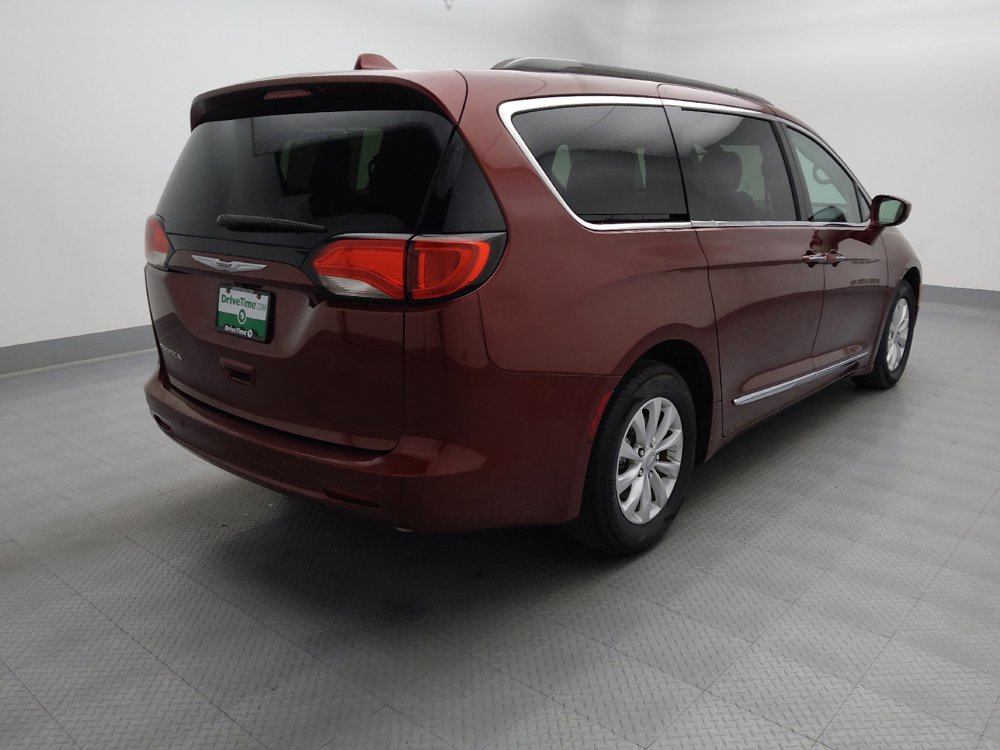 Used 2017 Chrysler Pacifica Touring-L FWD image 9