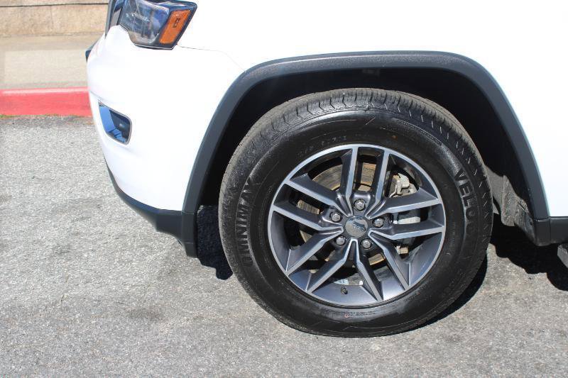 Used 2017 Jeep Grand Cherokee Limited w/ Luxury Group II RWD image 23