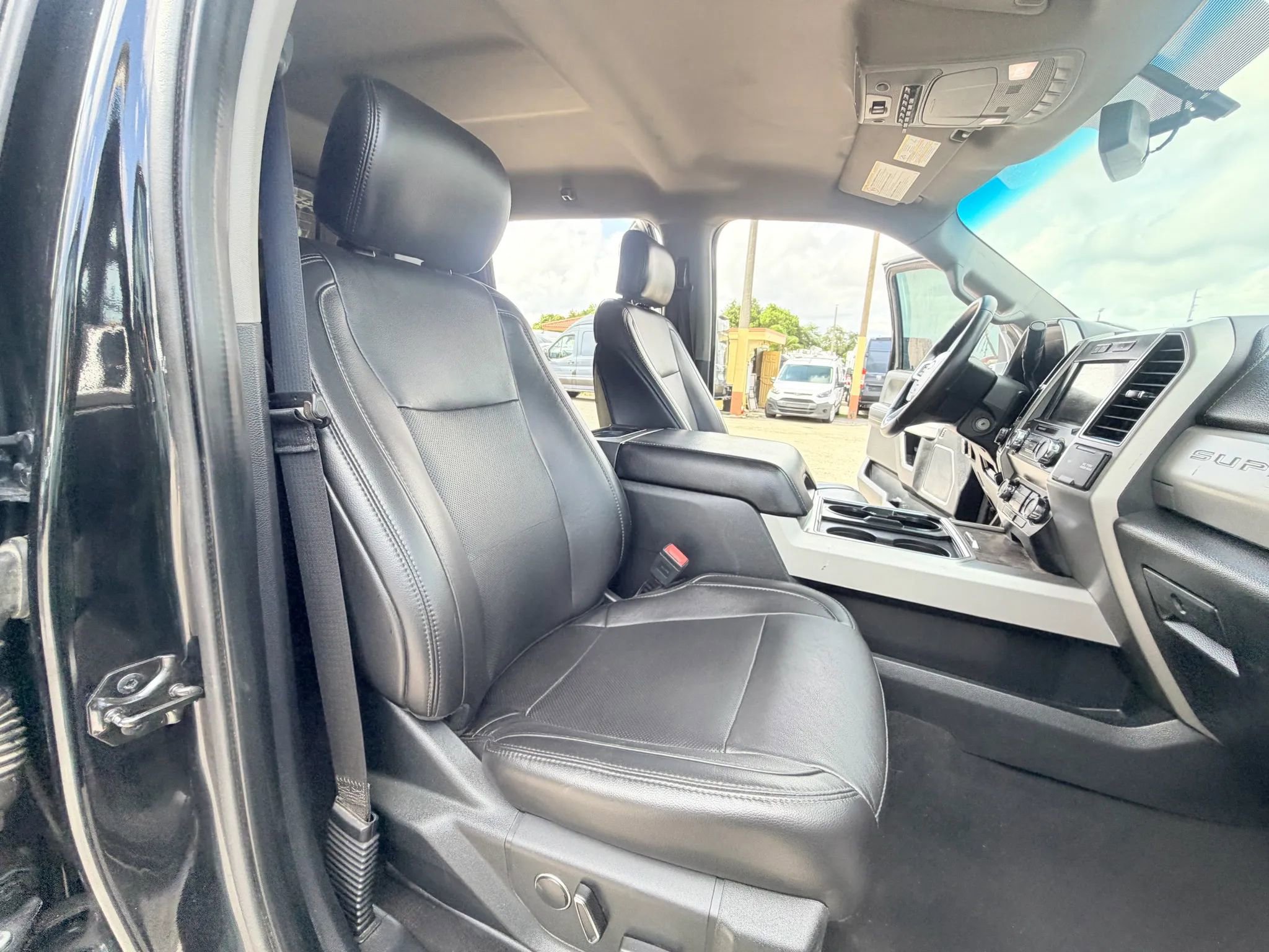 Used 2019 Ford F250 Lariat w/ Camper Package AWD/4WD image 21