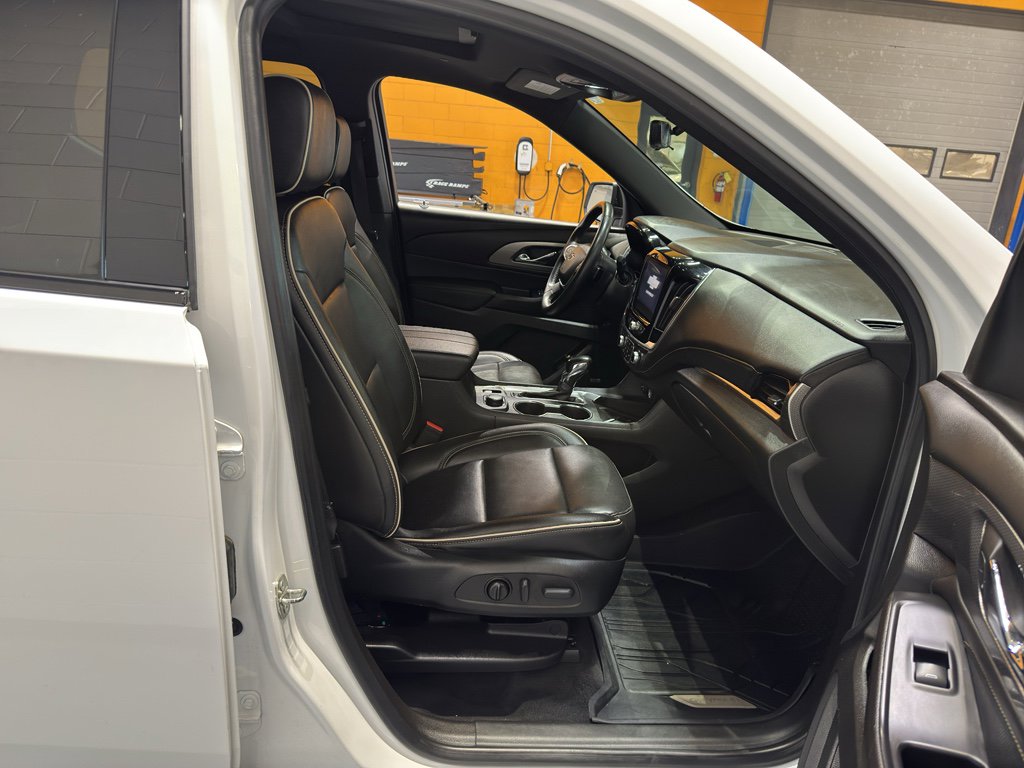 Used 2022 Chevrolet Traverse Premier w/ Redline Edition image 16
