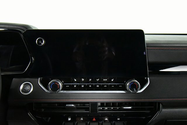 Used 2024 Chevrolet Colorado Z71 w/ Z71 Convenience Package 2 image 4