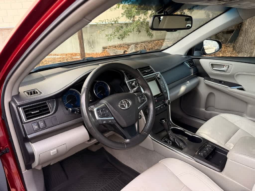 Used 2016 Toyota Camry XLE w/ Moonroof Package FWD image 2