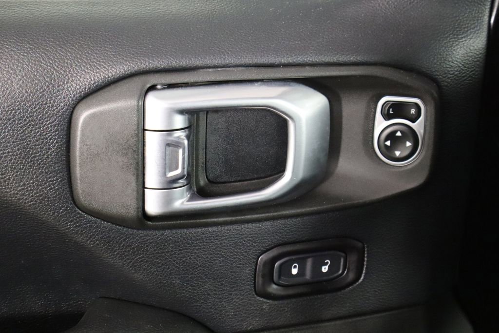 Used 2018 Jeep Wrangler Unlimited Sahara image 20