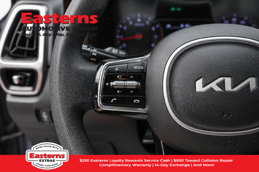 Used 2022 Kia Sorento LX FWD image 15