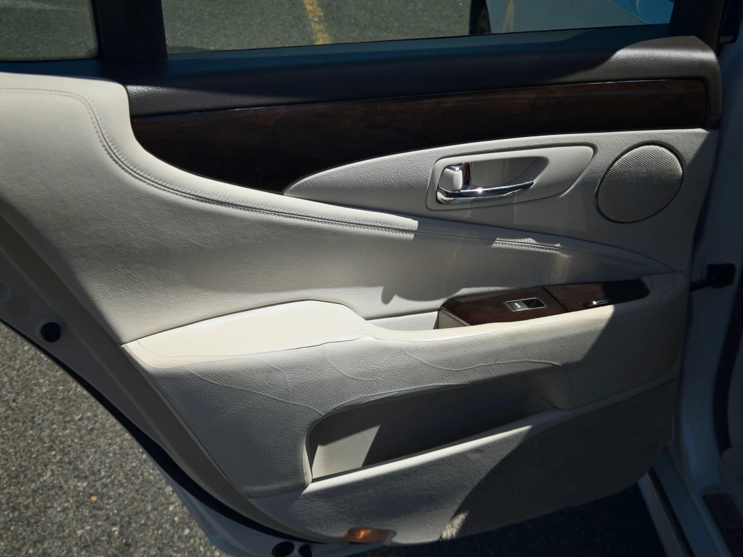 Used 2007 Lexus LS 460 w/ Comfort Pkg RWD image 35